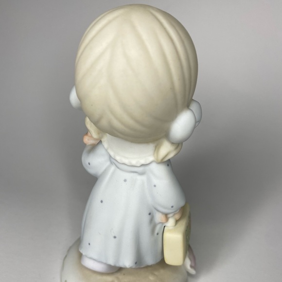 Vintage Precious Moments Growing in Grace Age 5 Blonde Figurine - Picture 3 of 4